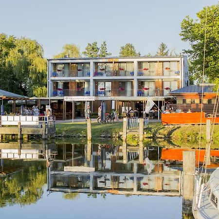 Port Etterem&Panzio Bed & Breakfast Balatonmariafurdo Exterior photo