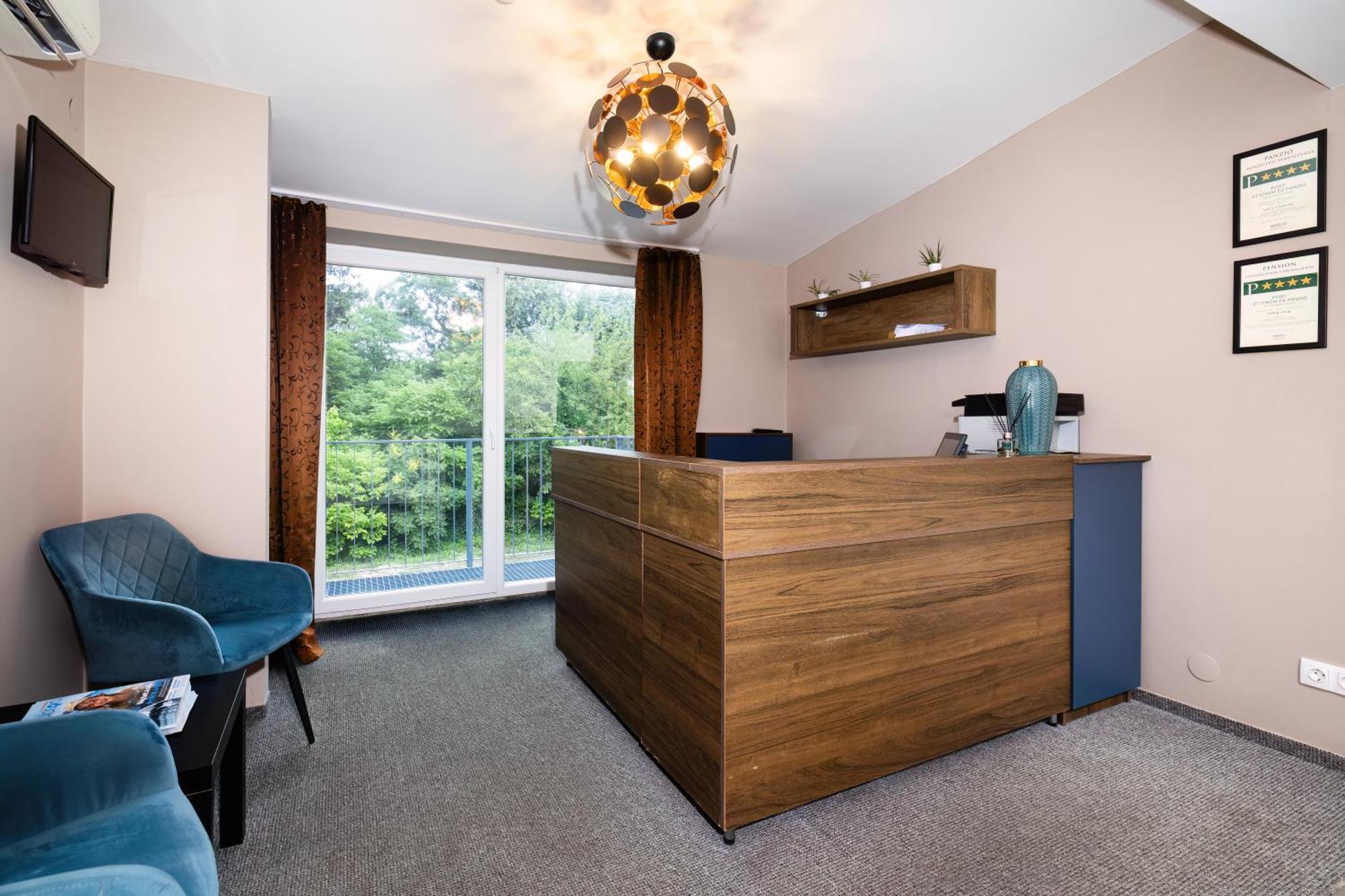 Port Etterem&Panzio Bed & Breakfast Balatonmariafurdo Exterior photo