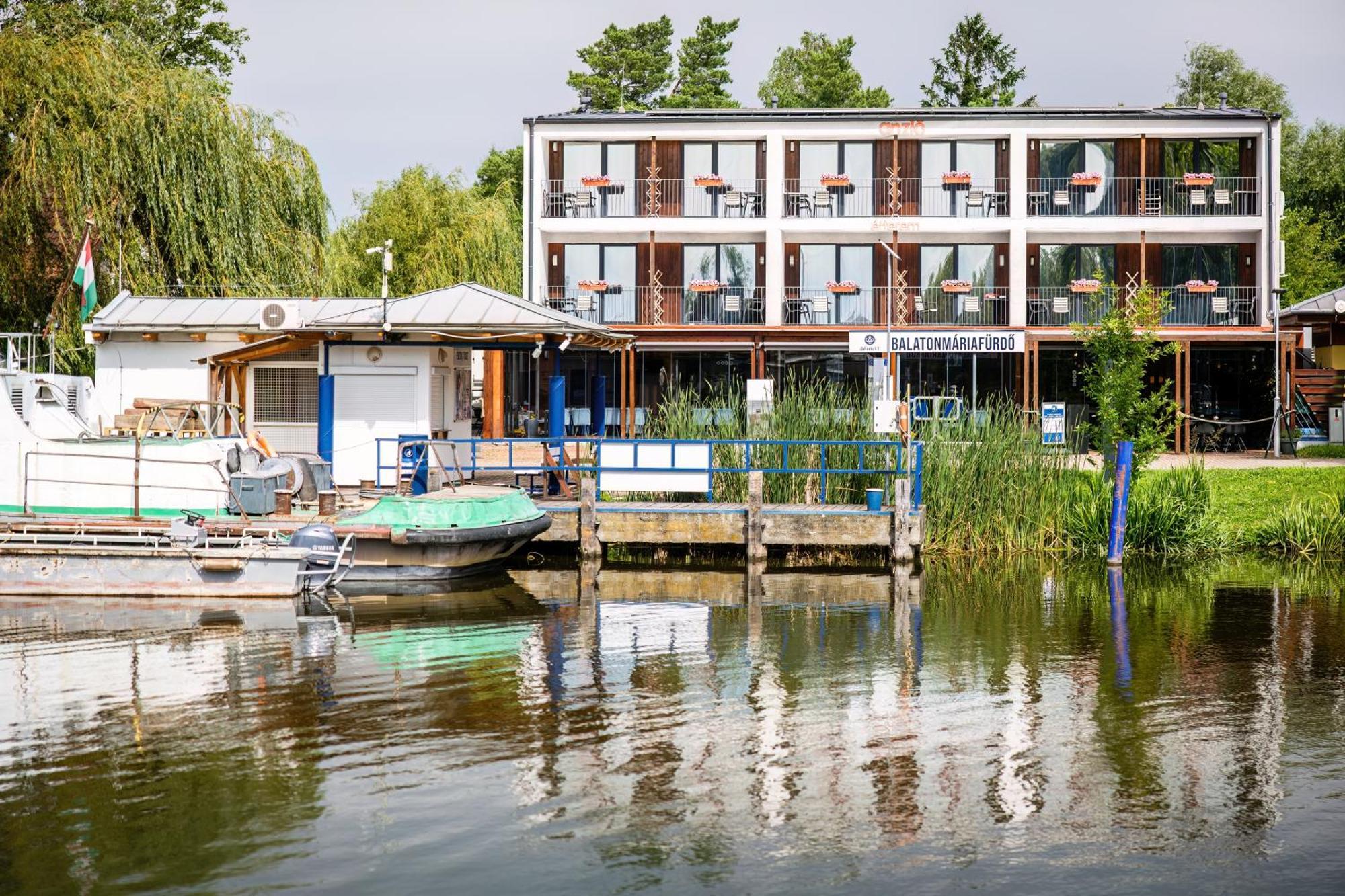 Port Etterem&Panzio Bed & Breakfast Balatonmariafurdo Exterior photo