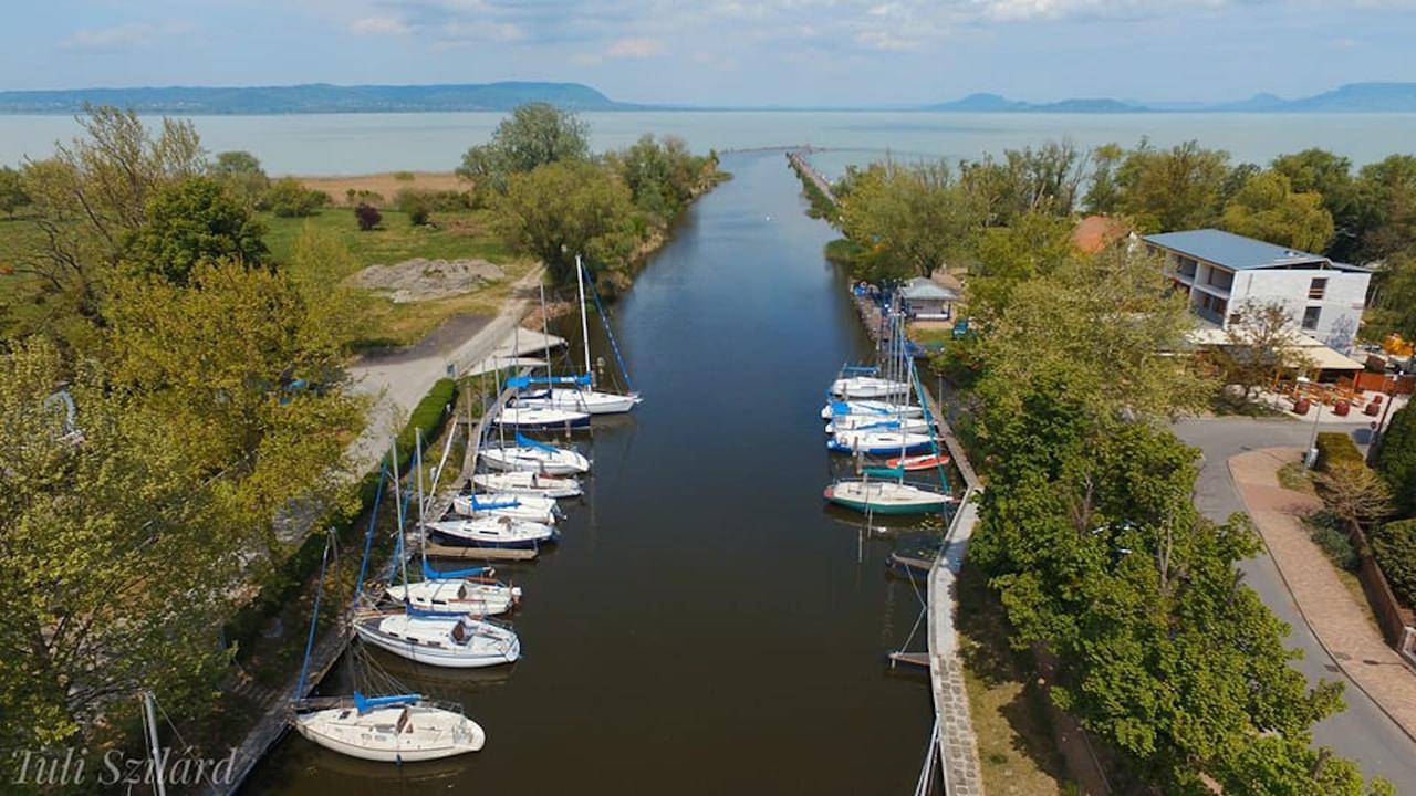Port Etterem&Panzio Bed & Breakfast Balatonmariafurdo Exterior photo